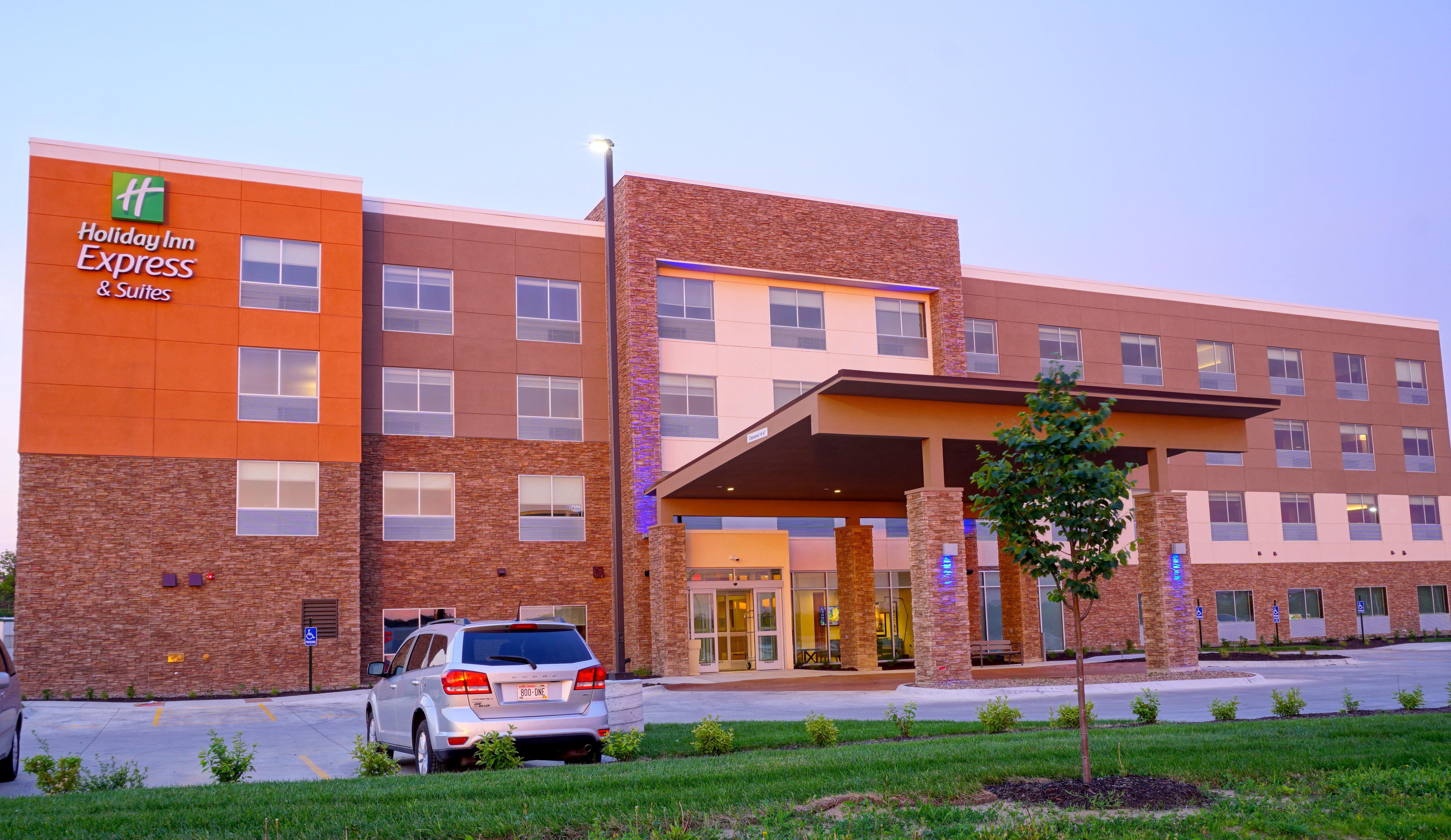 Holiday Inn Express & Suites Omaha - Millard Area By Ihg Екстер'єр фото